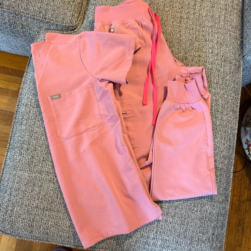 Figs Pink Scrub Set